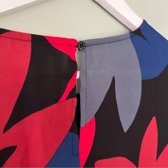 NWT Loft‎ Outlet Women’s Floral Ruffle Sleeve Round Neck Blouse Blue Red Small - Picture 8 of 9